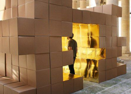 아틀리에O-S아키텍처가 몽펠리에 생콤호텔에 설치한 골판지 상자 설치물 (2008)
